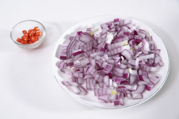 Cách làm món cơm chiên thịt gà hành tây đúng kiểu Thái 18