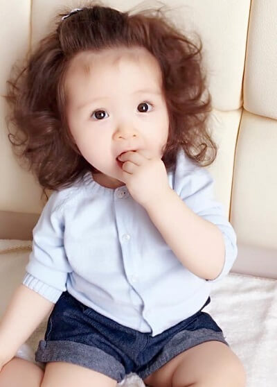 Cadie Mộc Trà – con gái Elly Trần trong bộ ảnh tóc xù mới cực dễ thương 41 Cadie Mộc Trà – con gái Elly Trần trong bộ ảnh tóc xù mới cực dễ thương 13