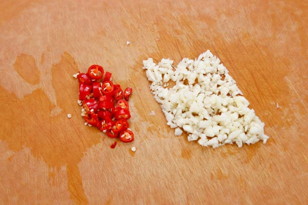 Cánh gà chiên giòn sốt cay ngọt cho bưa cơm ngày mưa tròn vị 48 canh ga chien sot cay