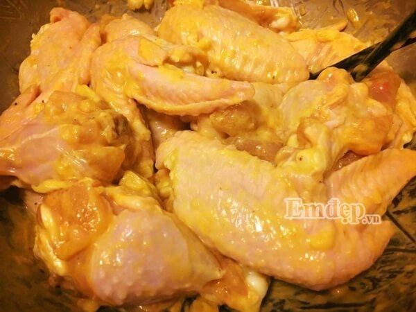 Cánh gà chiên tỏi ớt thơm nức căn bếp nhỏ 45 Cánh gà chiên tỏi ớt thơm nức căn bếp nhỏ 17