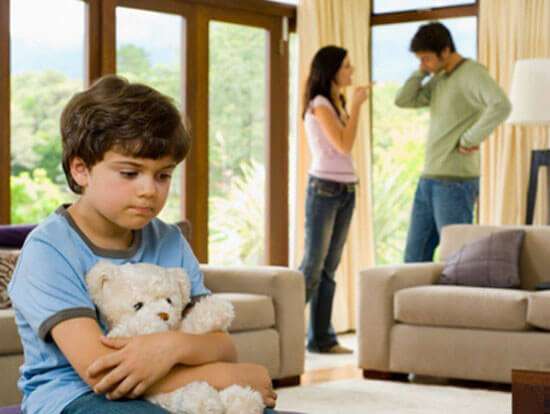 Cha mẹ ly hôn, con ở với ai? 33 cha me ly hôn con ở với ai