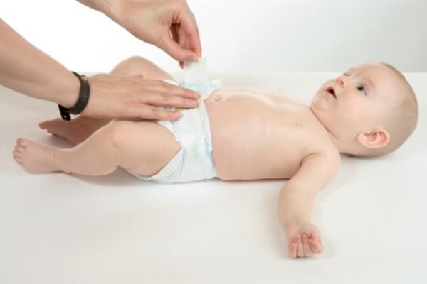 Chăm sóc rốn cho bé sơ sinh đúng cách 7