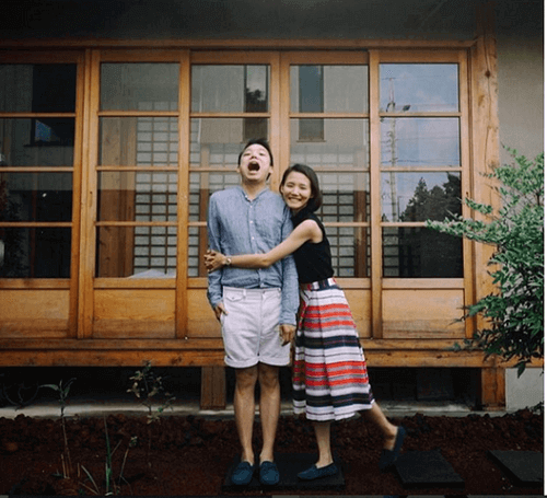 Chẳng cần đưa nhau đi khắp thế gian, chỉ cần nắm lấy tay nhau mỗi khi ra khỏi nhà là đủ 29
