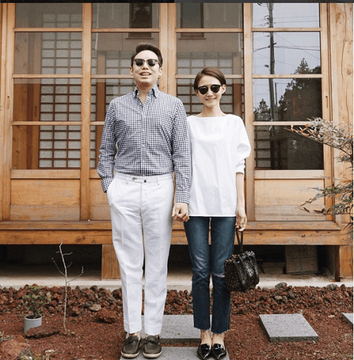 Chẳng cần đưa nhau đi khắp thế gian, chỉ cần nắm lấy tay nhau mỗi khi ra khỏi nhà là đủ 27