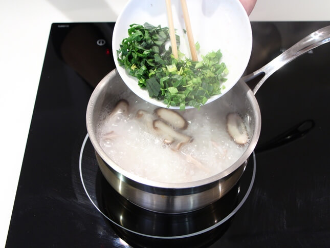 Cháo rau bina nấm thơm mềm bồi bổ cho bé mới ốm dậy 51 Cháo rau bina nấm thơm mềm bồi bổ cho bé mới ốm dậy 25