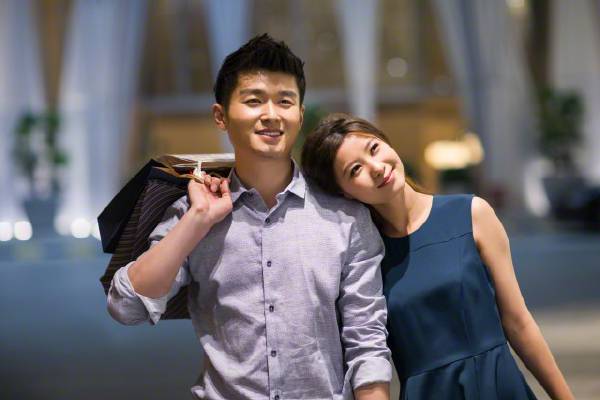 Chồng thương vợ thật lòng sẽ có 6 biểu hiện này... 9