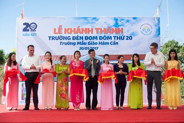 Cô Gái Hà Lan khánh thành trường Đèn Đom Đóm thứ 20 33 Cô Gái Hà Lan khánh thành trường Đèn Đom Đóm thứ 20 5