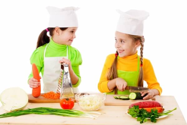Con có thể làm gì giúp ba mẹ chuẩn bị Tết 36 con-co-the-lam-gi-giup-ba-me-chuan-bi-tet