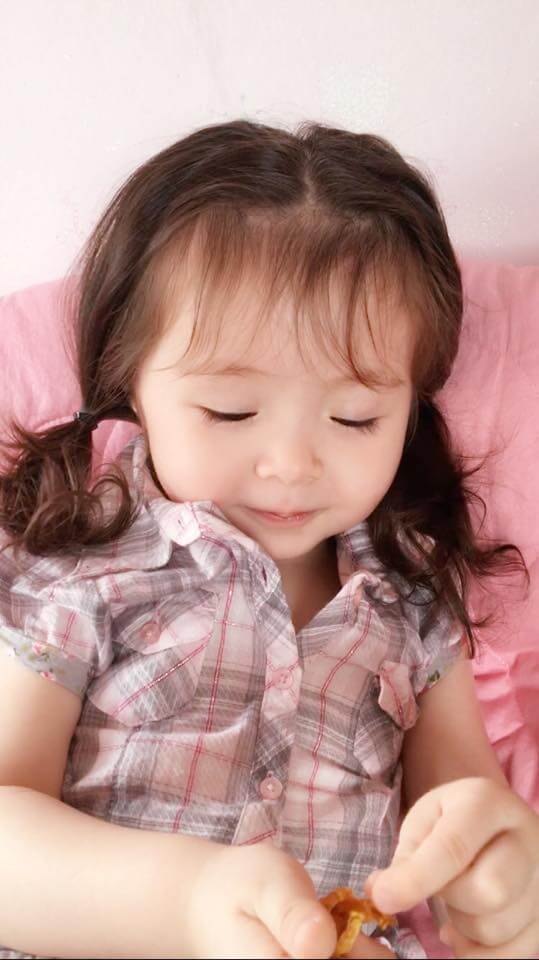 Con gái Elly Trần lại gây thương nhớ với mái tóc dài cột hai bên 48 Con gái Elly Trần lại gây thương nhớ với mái tóc dài cột hai bên 20