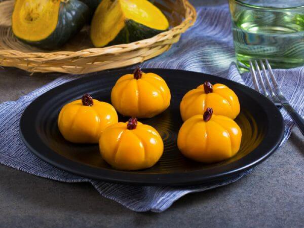 Cùng bé đón Halloween với bánh mochi bí đỏ thơm nức 16