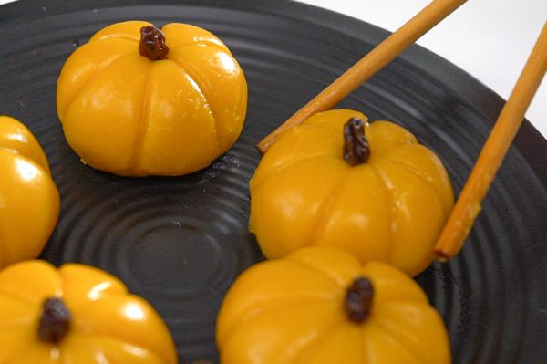 Cùng bé đón Halloween với bánh mochi bí đỏ thơm nức 25