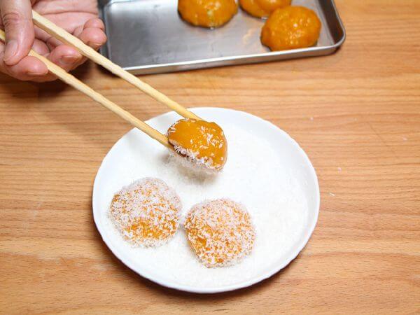 Cuối tuần đãi cả nhà món bánh Mochi bí đỏ thơm ngon 31