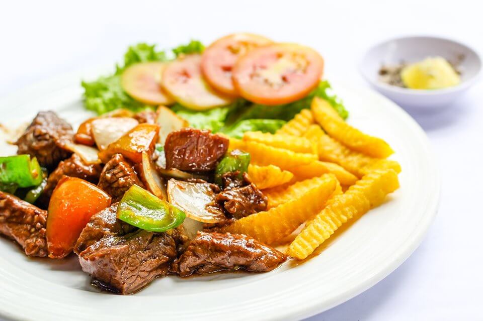 Cuối tuần đổi vị cho cả nhà với bò lúc lắc và bò xào dưa chua đẹp mắt ngon miệng 34 Cuối tuần đổi vị cho cả nhà với bò lúc lắc và bò xào dưa chua đẹp mắt ngon miệng 6