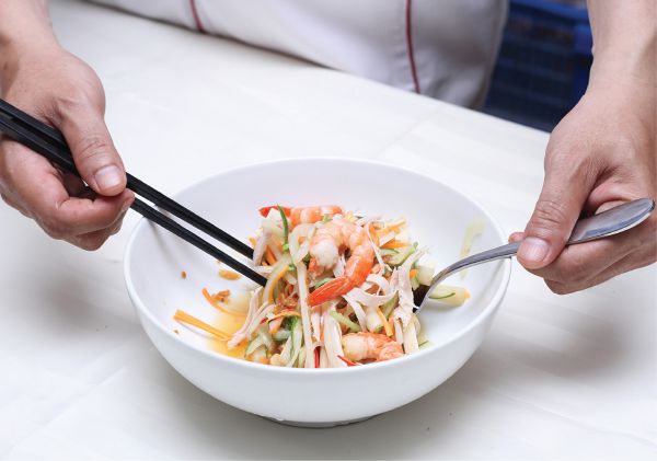 Cuối tuần đổi vị với 2 món ngon miệng, lạ mắt 42 goi cuon hanh huong