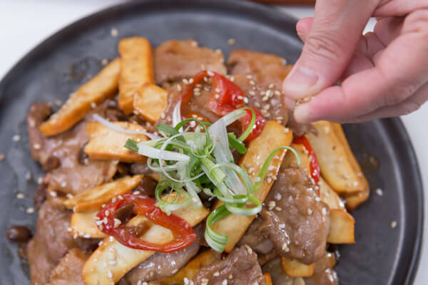 Cuối tuần đổi vị với món thịt heo xào đậu hũ sốt tương 54 thit-heo-xao-dau-hu-sot-tuong-dan-da-ma-ngon