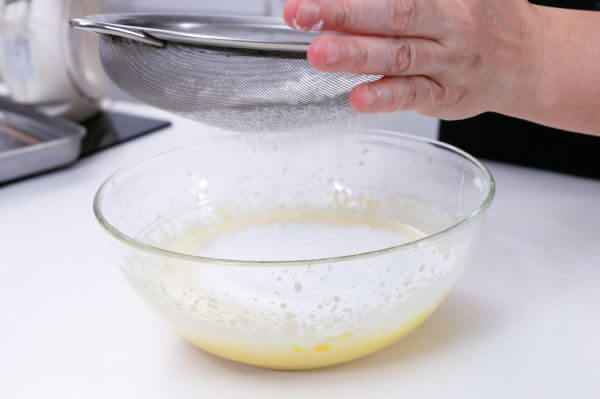 Cuối tuần làm mẻ bánh bông lan nướng thơm phức chiêu đãi cả nhà 54 Cuối tuần làm mẻ bánh bông lan nướng thơm phức chiêu đãi cả nhà 26