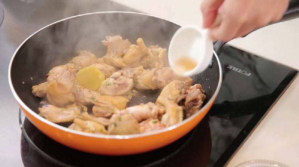Đậm đà ngon cơm với món gà om nấm và hạt dẻ 49 Đậm đà ngon cơm với món gà om nấm và hạt dẻ 21