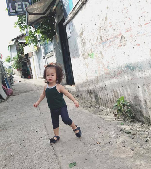 Dân mạng xuýt xoa vì cô bé giống hệt con gái Elly Trần 35 Dân mạng xuýt xoa vì cô bé giống hệt con gái Elly Trần 7