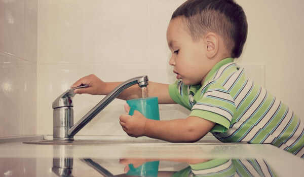 Dạy bé trai cứng cỏi, mạnh mẽ mà vẫn đầy tình cảm và biết yêu thương 36 day-be-trai-cung-coi-manh-me-ma-van-day-tinh-cam-va-biet-yeu-thuong