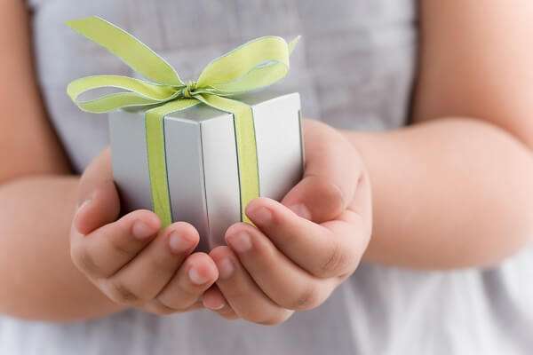Dạy con cách tặng quà ý nghĩa 33 Dạy con cách tặng quà