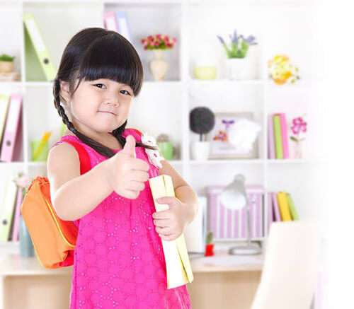 Để bé có một mùa hè tuyệt vời 39 bé đọc sách
