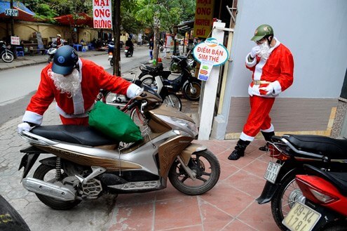 Dịch vụ tặng quà Noel nở rộ khắp các thành phố lớn 35 Dịch vụ tặng quà Noel nở rộ khắp các thành phố lớn 7