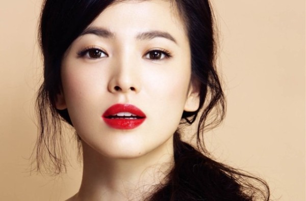 Đôi bờ môi căng mọng giúp bạn "ghi điểm" hoàn toàn với người đối diện 37 doi-bo-moi-cang-mong-giup-ban-ghi-diem-hoan-toan-voi-nguoi-doi-dien