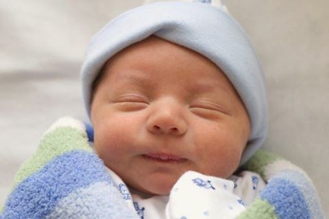 Đội mũ che thóp có thể làm ảnh hưởng đến não của trẻ 34 mũ che thóp