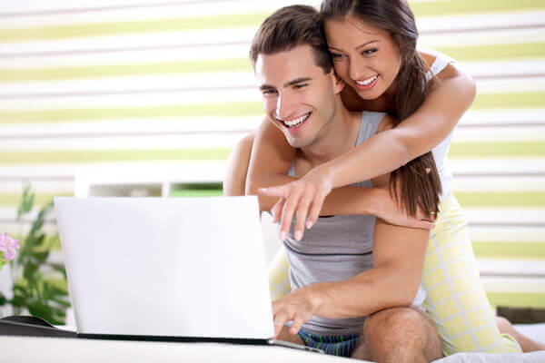 Đừng để mạng xã hội ‘chen chân’ vào hạnh phúc vợ chồng 8