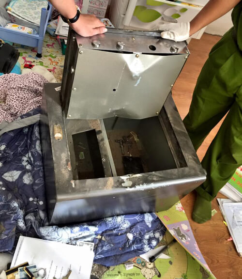 Gia đình ca sĩ Đăng Khôi bị trộm đột nhập, lấy đi gần 1 tỷ đồng 33 Gia đình ca sĩ Đăng Khôi bị trộm đột nhập, lấy đi gần 1 tỷ đồng 5