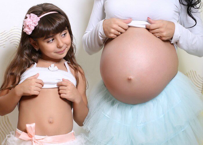Gợi ý 16 cách chụp hình "tự sướng" siêu dễ thương với bụng bầu 37