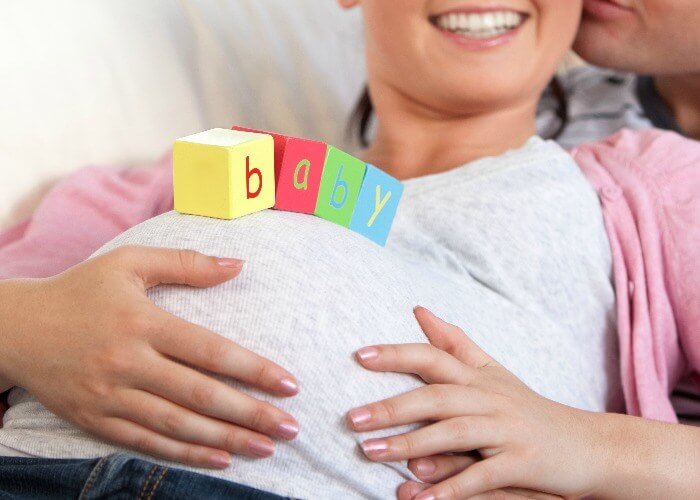 Gợi ý 16 cách chụp hình "tự sướng" siêu dễ thương với bụng bầu 38