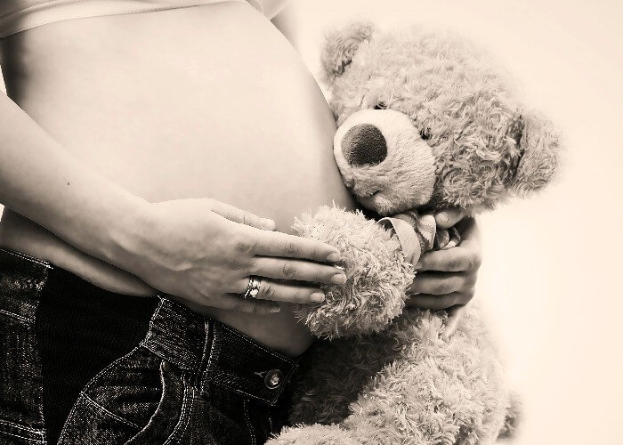Gợi ý 16 cách chụp hình "tự sướng" siêu dễ thương với bụng bầu 41