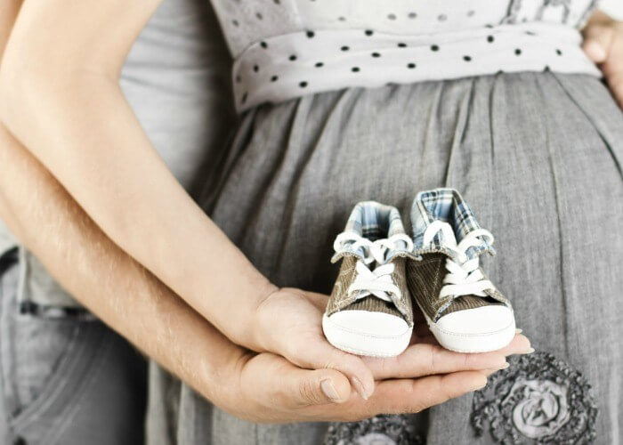 Gợi ý 16 cách chụp hình "tự sướng" siêu dễ thương với bụng bầu 42