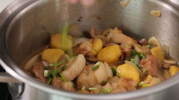 Hạt dẻ, nấm hầm thịt thơm ngây ngất 55 Hạt dẻ, nấm hầm thịt thơm ngây ngất