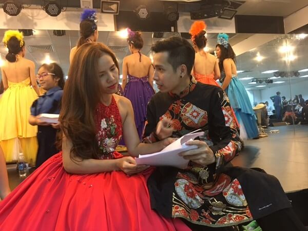 Hoàng Kim - Tấn Đạt: "Cặp đôi hoàn hảo" trong nhạc kịch Chuyện tình nàng Giáng Hương 37 Hoàng Kim - Tấn Đạt: "Cặp đôi hoàn hảo" trong nhạc kịch Chuyện tình nàng Giáng Hương 9