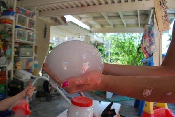 Học bố mẹ Tây thiết kế những trò chơi mùa hè thú vị cho bé 58 nhung-tro-choi-mua-he-thu-vi-cho-be-va-sieu-tiet-kiem-danh-cho-me-
