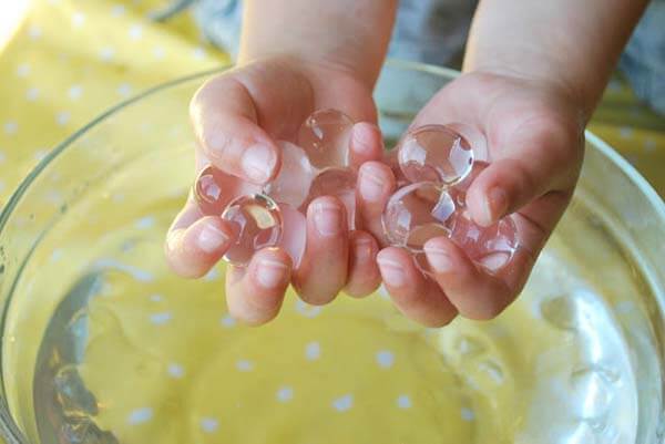 Học bố mẹ Tây thiết kế những trò chơi mùa hè thú vị cho bé 59 nhung-tro-choi-mua-he-thu-vi-cho-be-va-sieu-tiet-kiem-danh-cho-me-