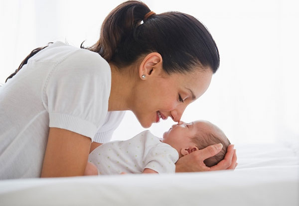 Học lỏm cách dạy con kiểu Nhật giúp trẻ sơ sinh phát triển thính giác và thị giác 7