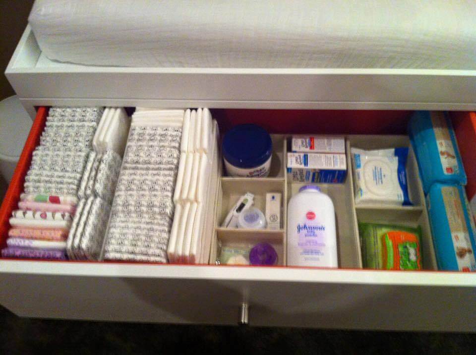 Học mẹ Tây cách sắp xếp tủ quần áo của bé sơ sinh 21