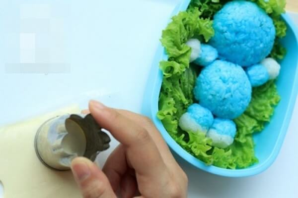 Hộp cơm ben tô hình chú mèo máy Doremon dễ thương cho bé biếng ăn 49 Hộp cơm ben tô hình chú mèo máy Doremon dễ thương cho bé biếng ăn 23