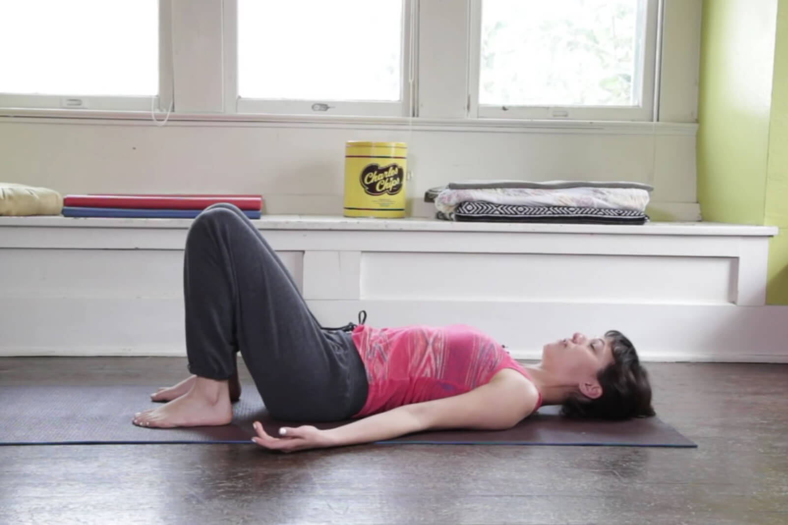 Hướng dẫn 10 tư thế yoga giúp tăng khả năng thụ thai 100 nam-tren-san