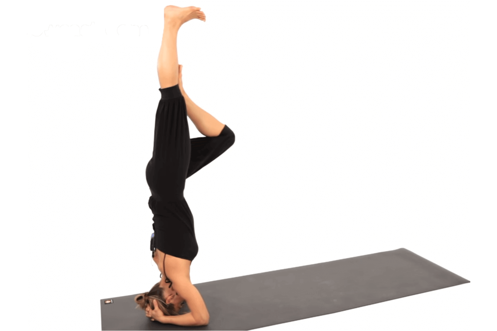 Hướng dẫn 10 tư thế yoga giúp tăng khả năng thụ thai 135 dua-chan-ra-sau