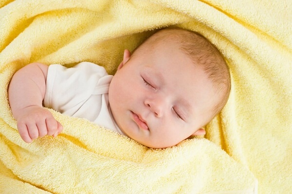 Hướng dẫn mẹ các bước mát xa toàn thân cho bé 6