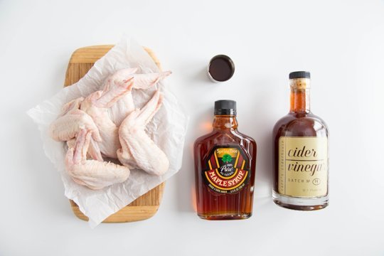 Hướng dẫn mẹ món cánh gà nướng bằng 3 nguyên liệu và 5 cách pha nước chấm ngon ơi là ngon 18