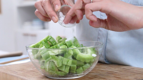 Khổ qua xào thịt bò ngọt đắng ngon cơm 49 Khổ qua xào thịt bò ngọt đắng ngon cơm