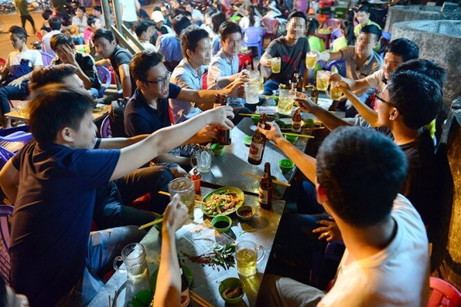 Khổ sở vì chuyện chồng nhậu Tết 6