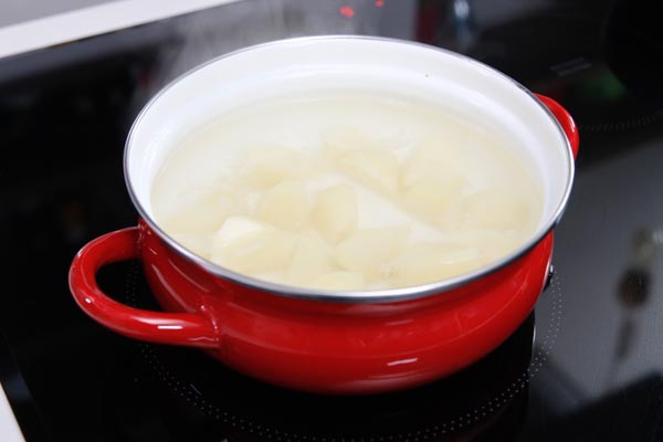 Khoai tây bọc thịt bò chiên xù giòn thơm cho bé ngon cơm ngày mưa 52 cong-thuc-khoai-tay-vien-chien-xu-gion-thom-cu-an-la-thich