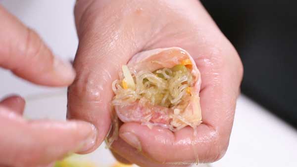 Lạ miệng món cánh gà nhồi rau củ chiên giòn 57 Lạ miệng món cánh gà nhồi rau củ chiên giòn 29