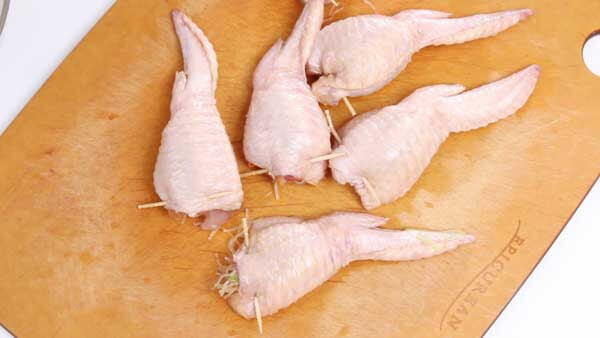 Lạ miệng món cánh gà nhồi rau củ chiên giòn 58 Lạ miệng món cánh gà nhồi rau củ chiên giòn 30